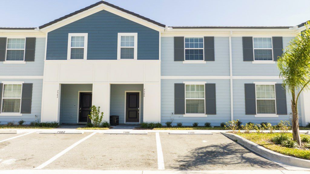 7586 OAK SPRING LANE