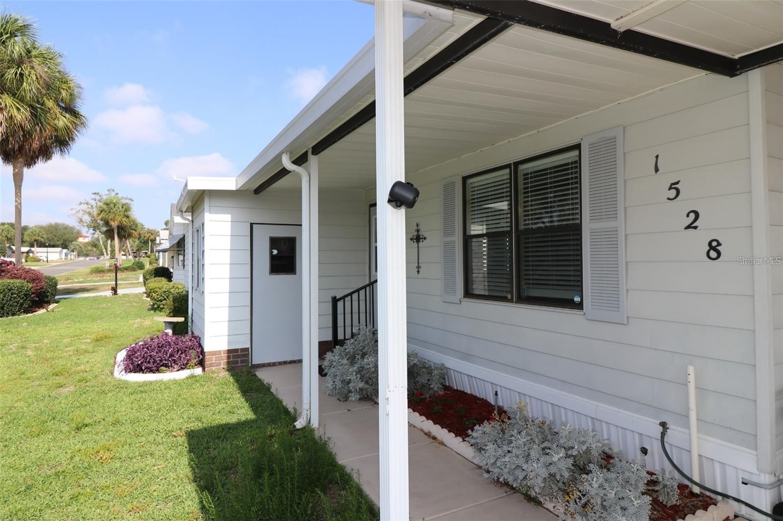 1528 W SCHWARTZ BOULEVARD