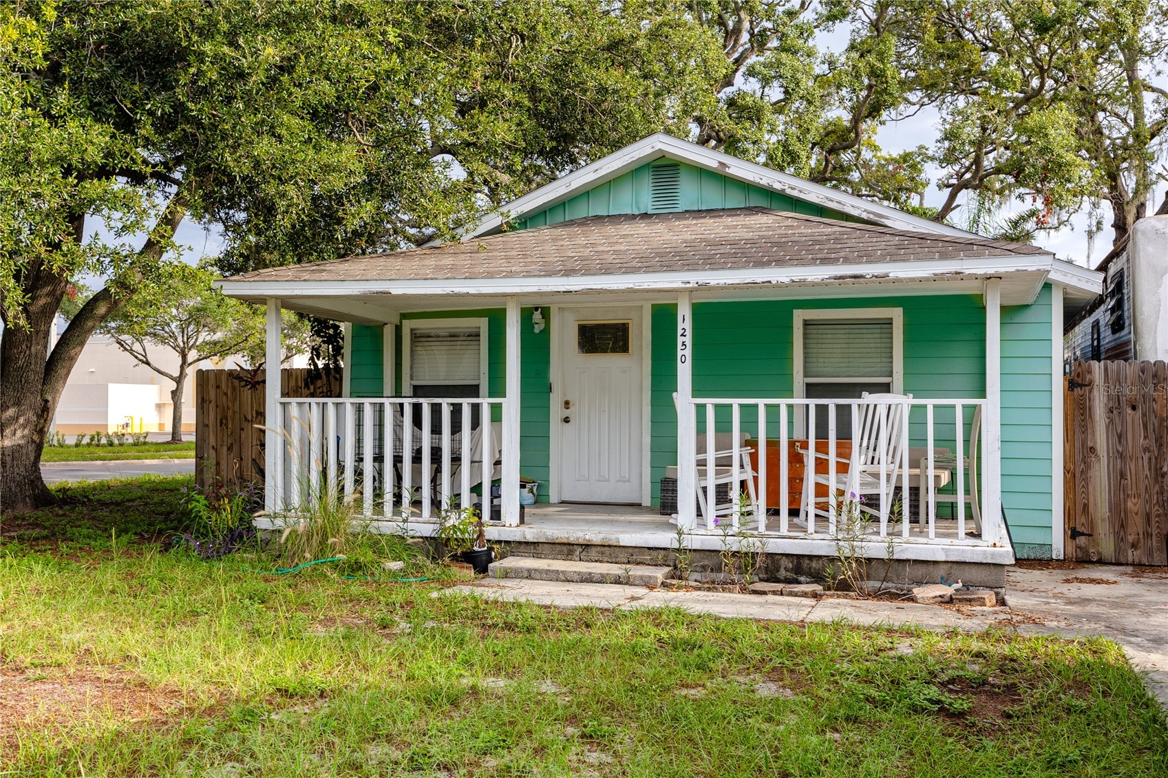 1250 LAKEVIEW ROAD