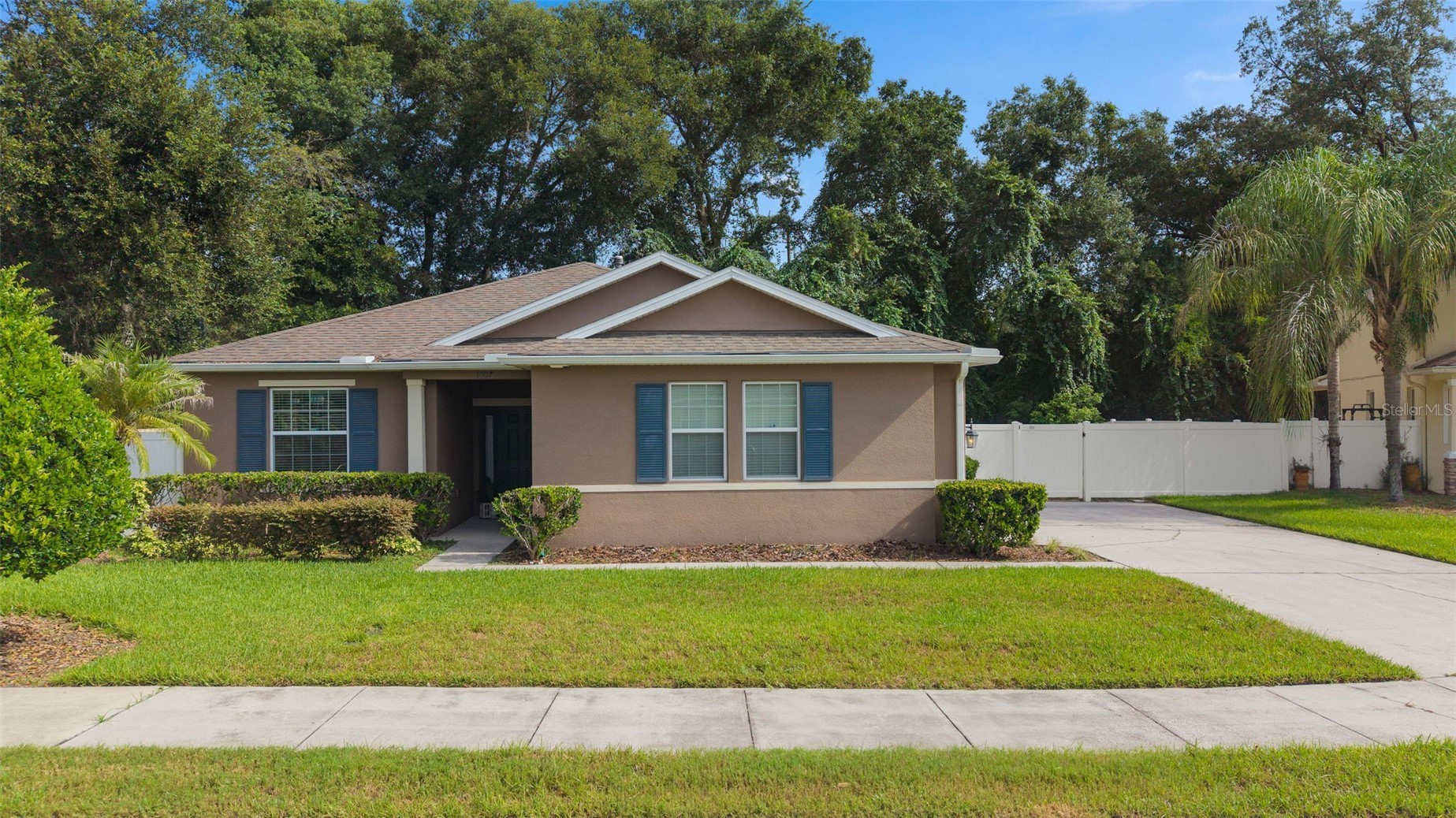 1007 FLAGSTONE COURT