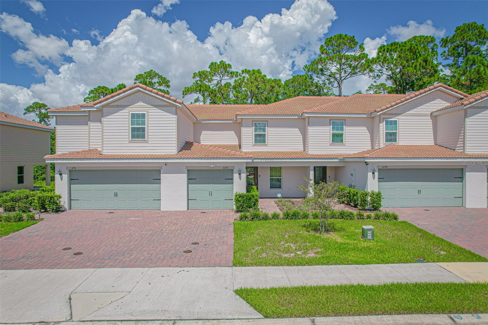 695 BAY LEAF DRIVE