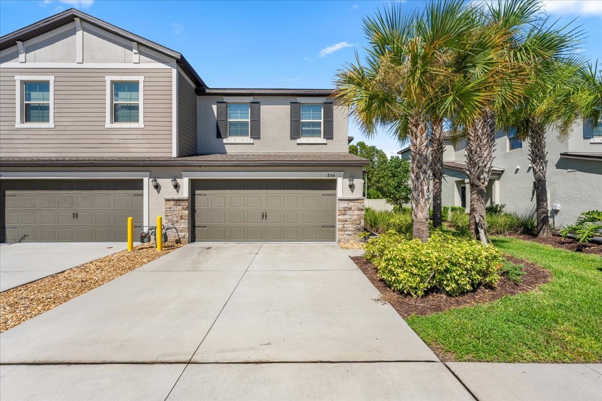 8166 CRESCENT OAKS DRIVE