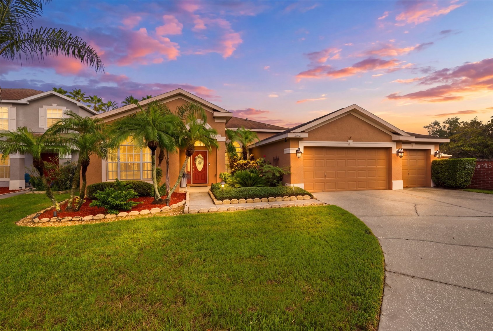 8518 PARROTS LANDING DRIVE