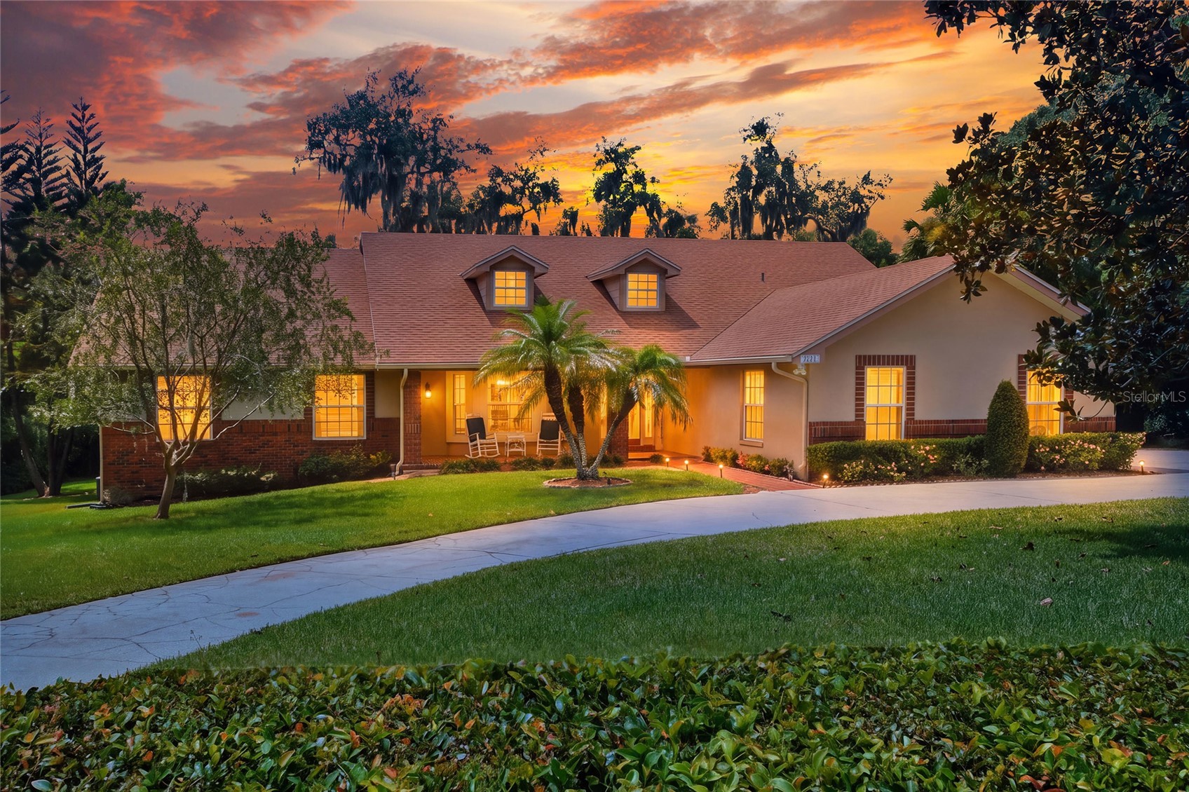 1221 E EDGEWOOD DRIVE
