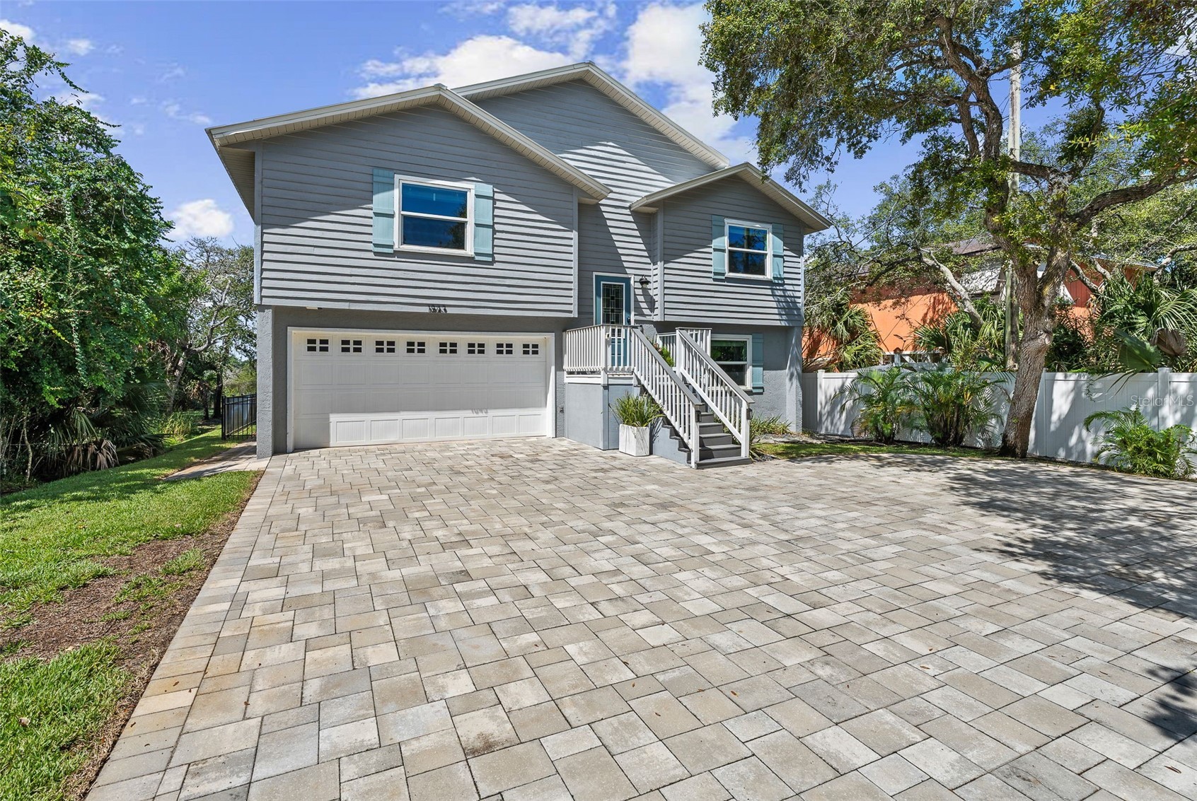1843 OAK PLACE