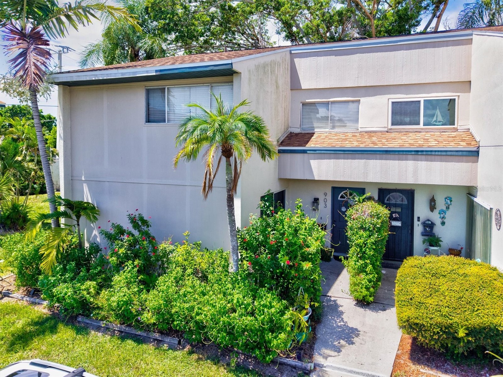 903 BYRON LANE
