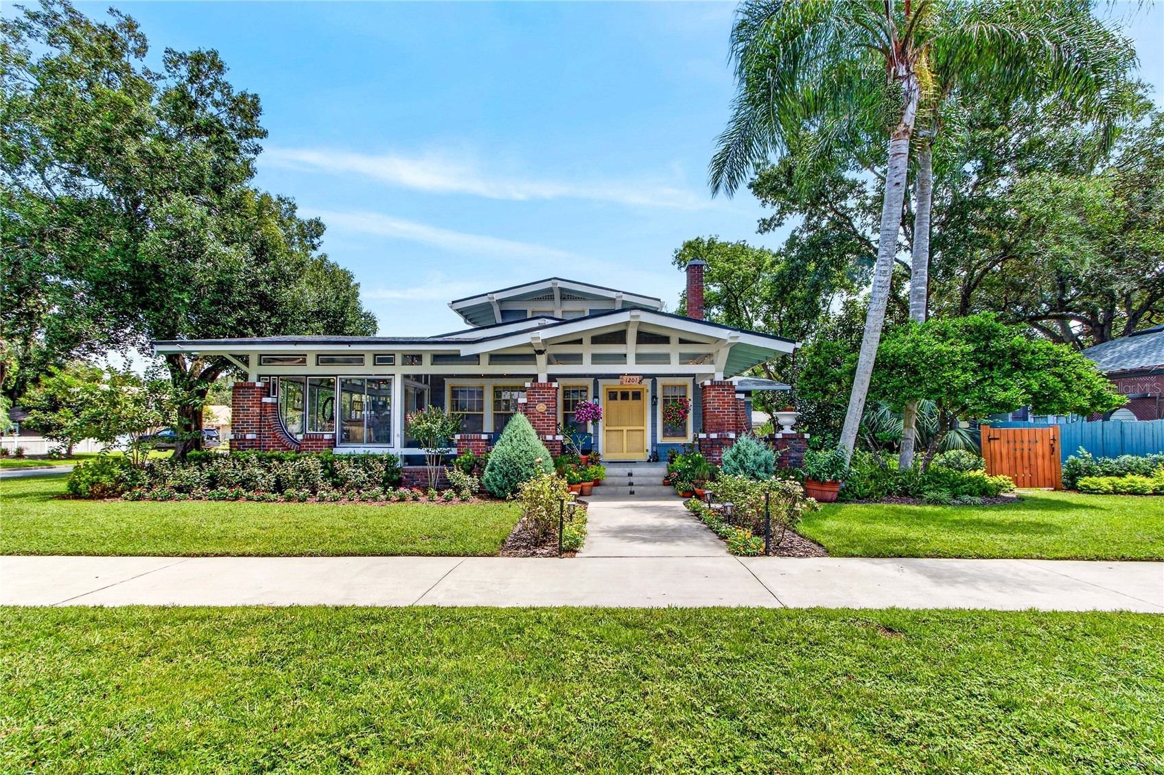 1201 MAGNOLIA AVENUE