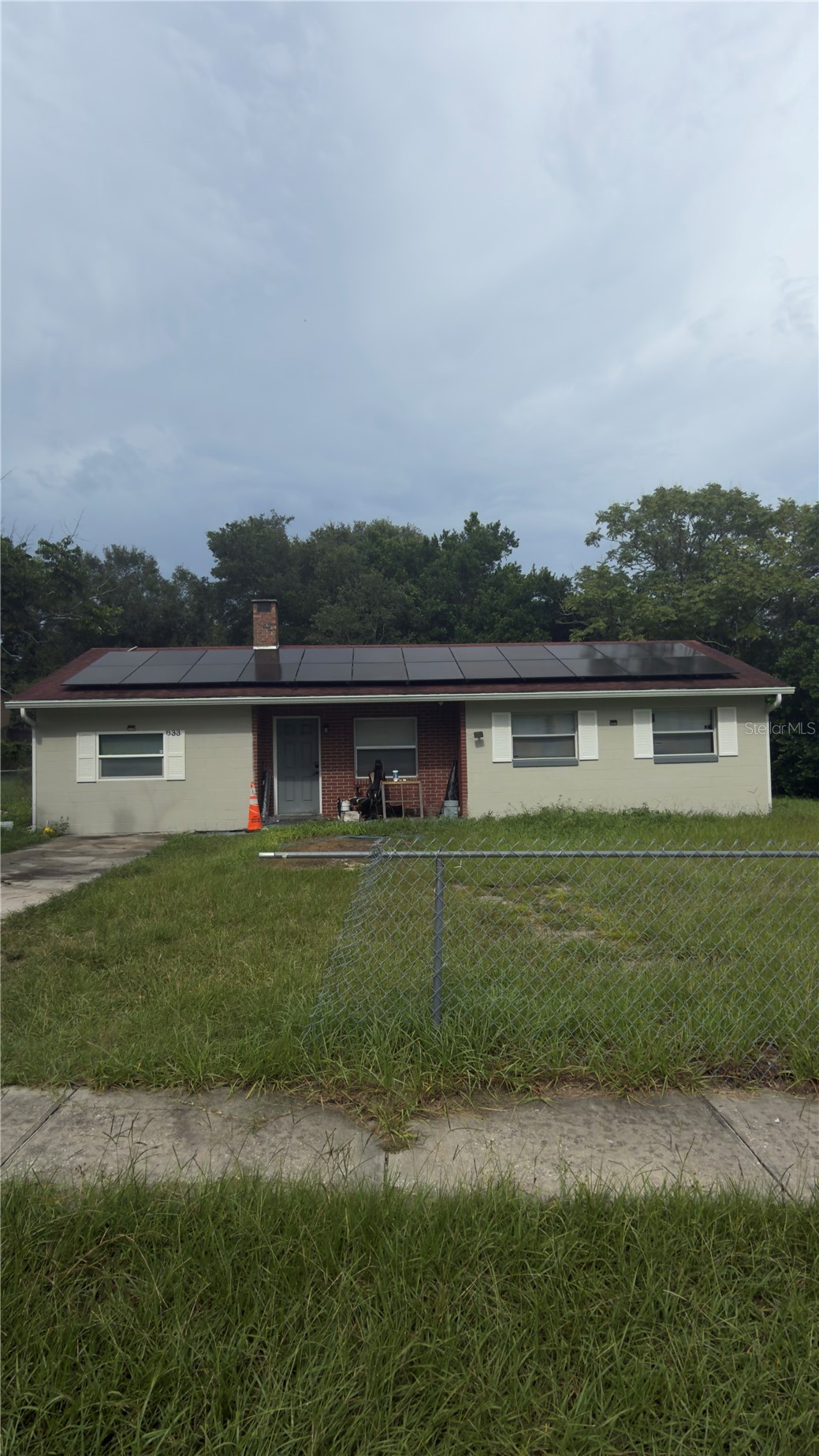 833 LONGVIEW AVENUE