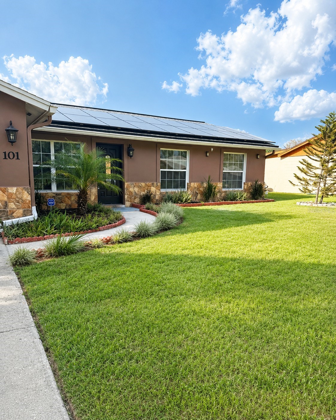 101 GARDENIA RD