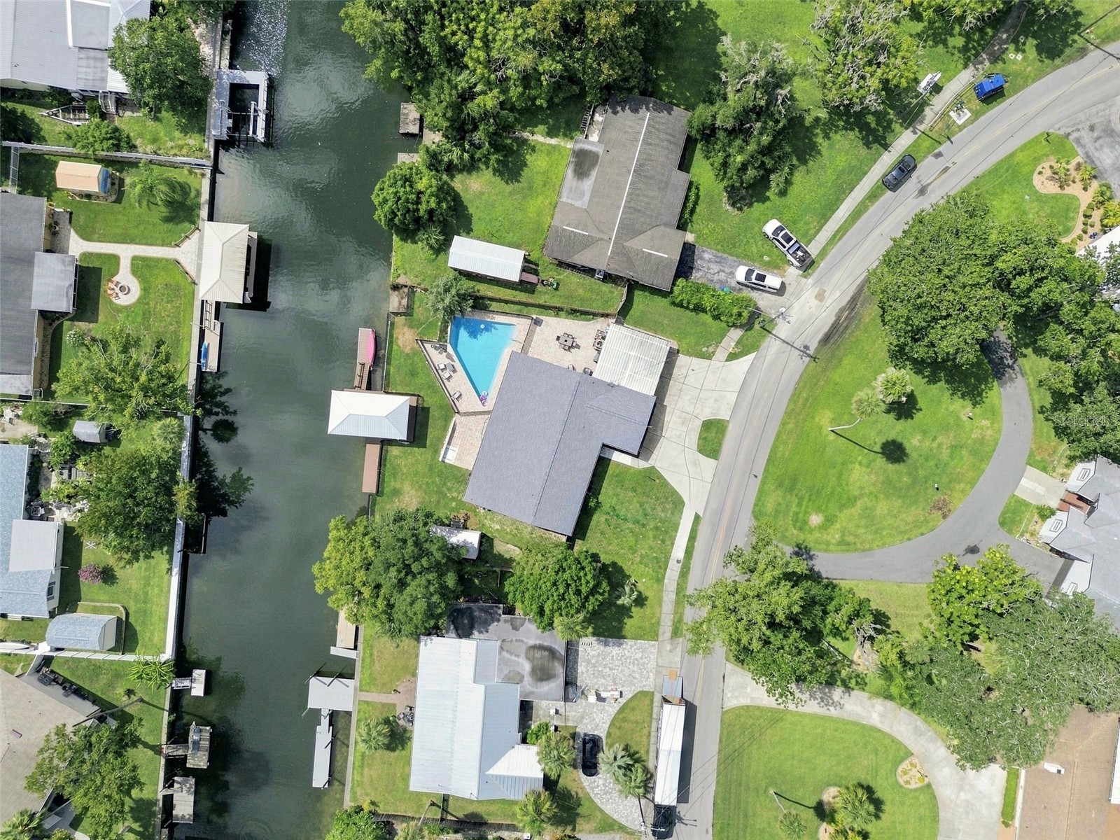 1303 SE KINGS BAY DRIVE