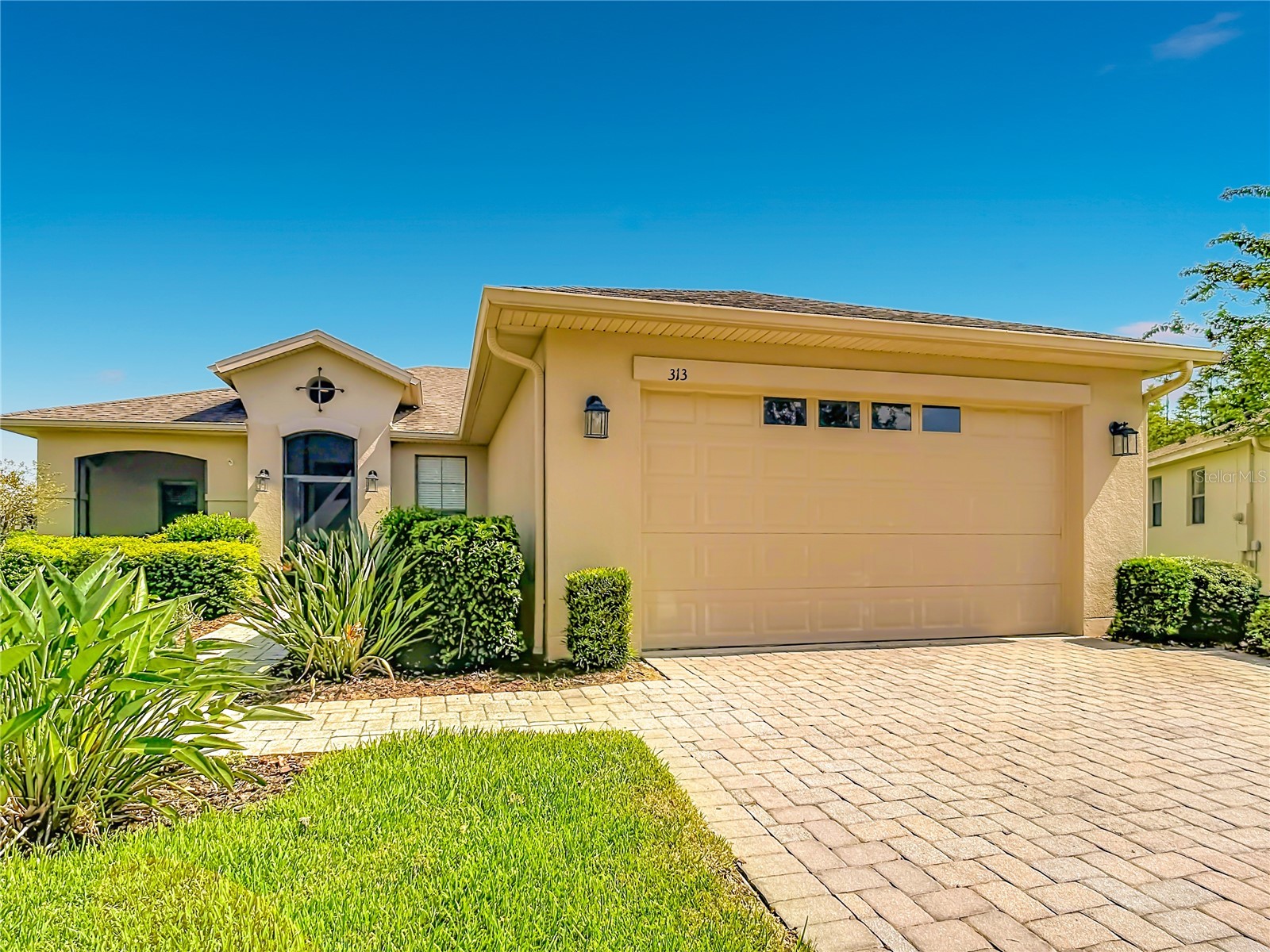 313 MOORPARK WAY