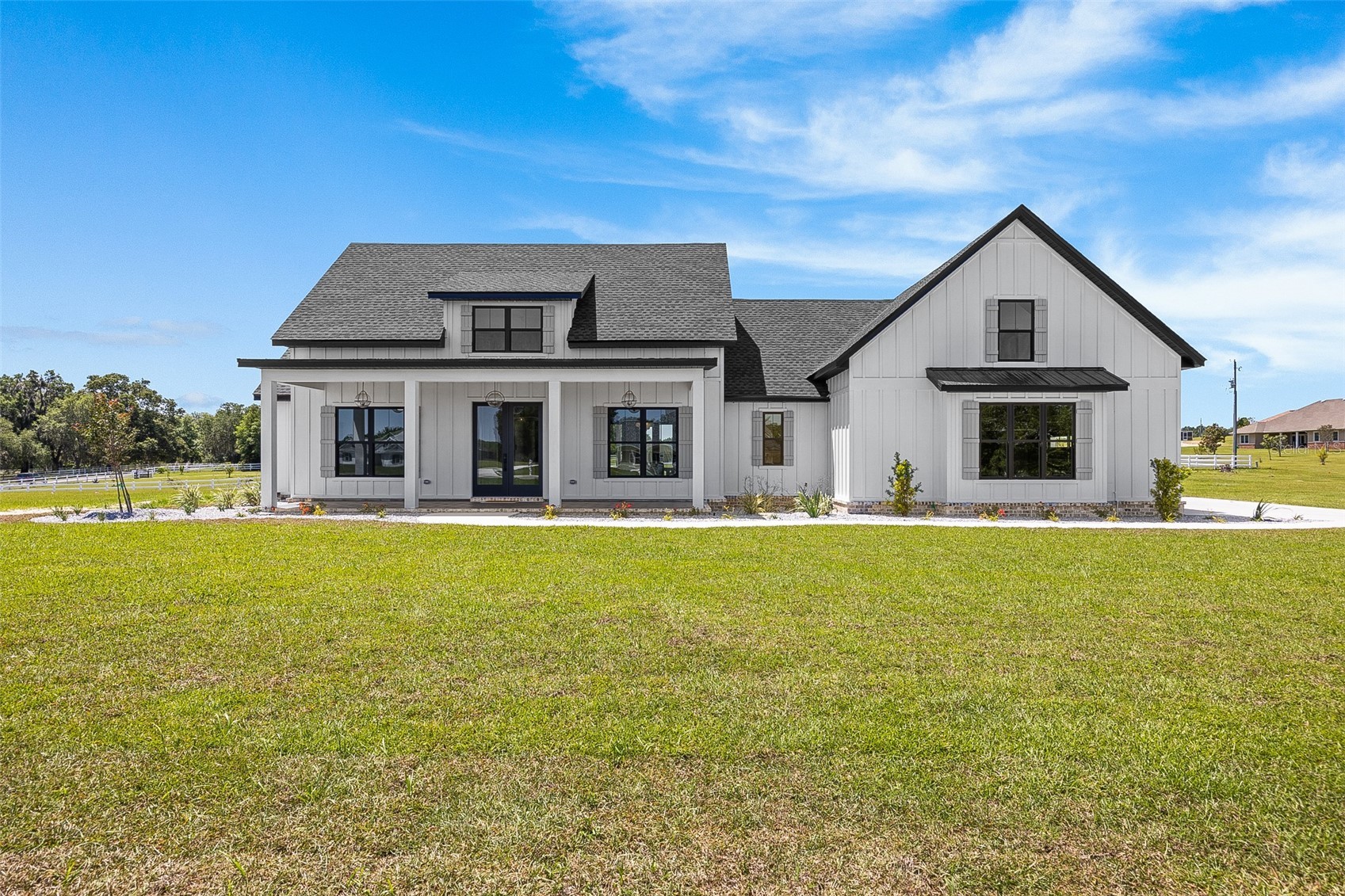 845 NW COUNTRY LAKE DRIVE