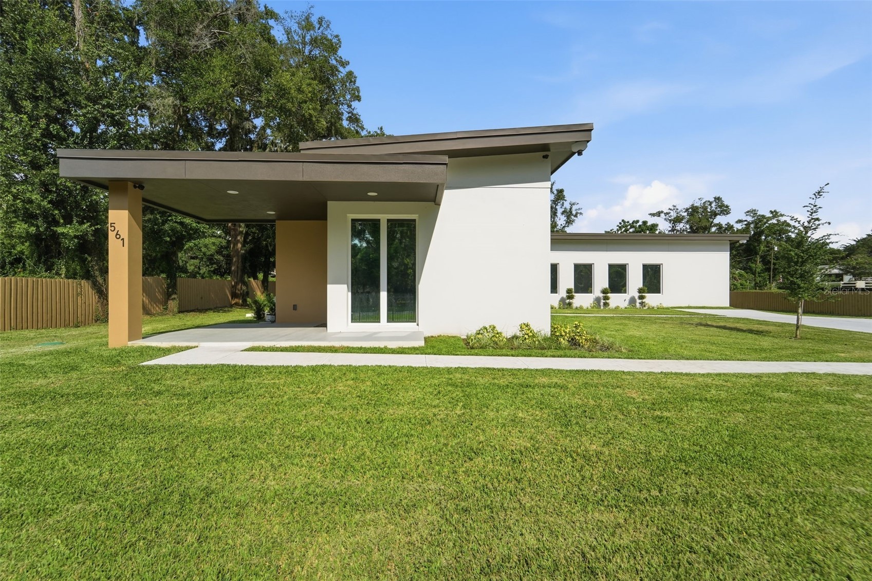 561 N THOMPSON ROAD