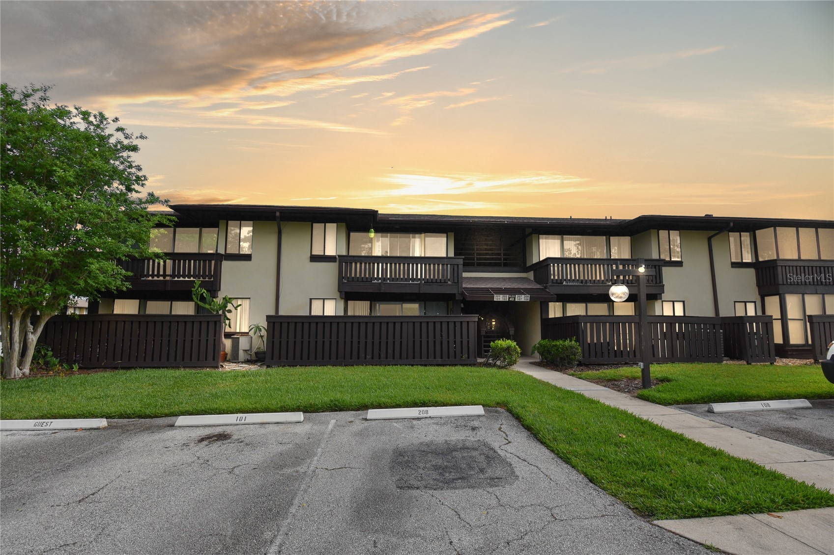 40 CLUB HOUSE DRIVE 207