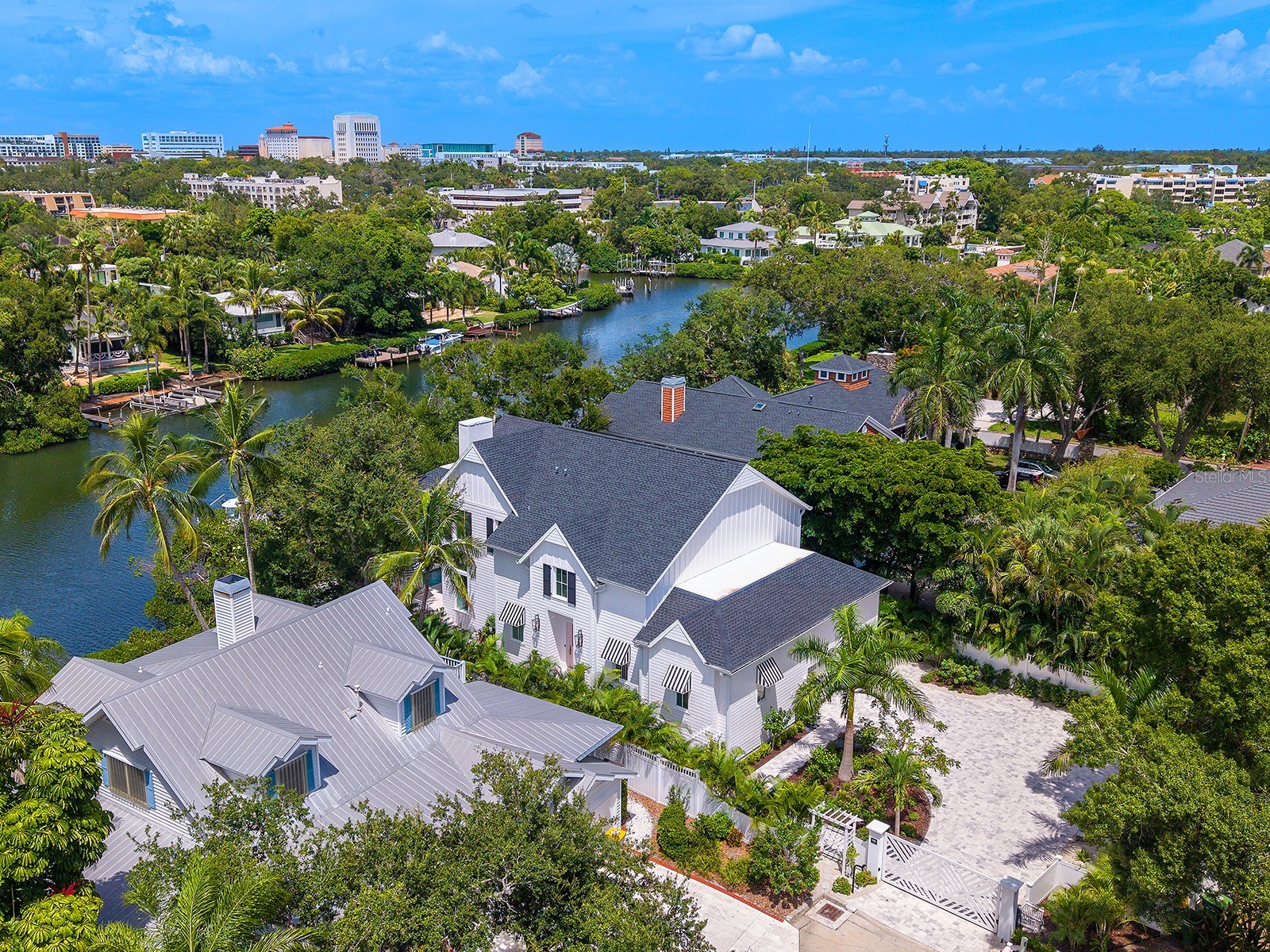 1621 BAY POINT COURT