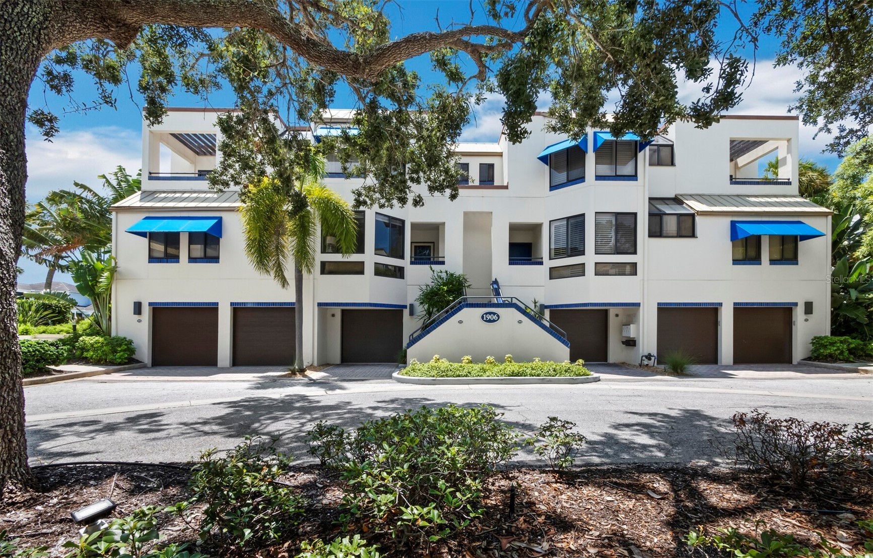1906 HARBOURSIDE DRIVE 303