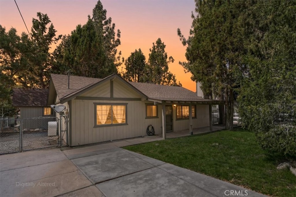 1345 E Country Club