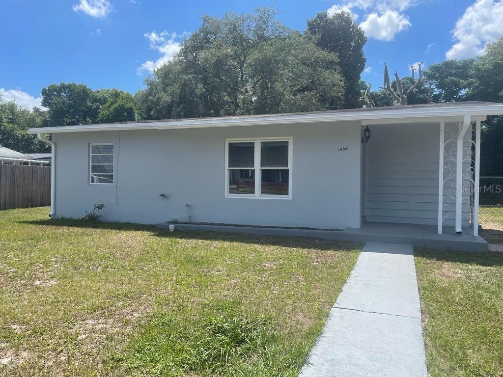 1456 W WELLINGTON DRIVE
