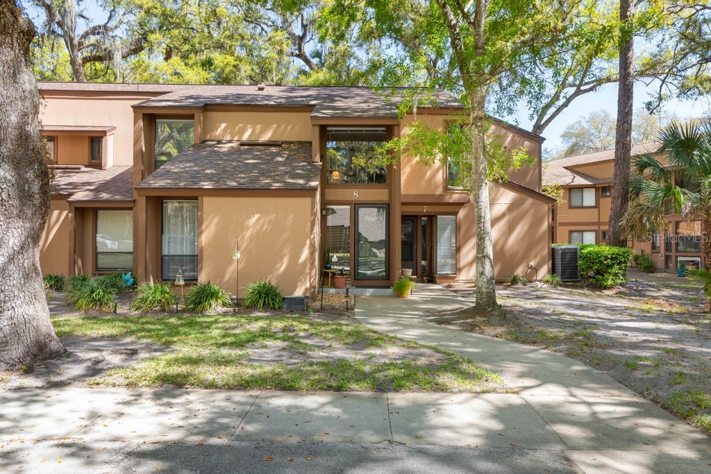 8 FAIRWAYS CIRCLE 8
