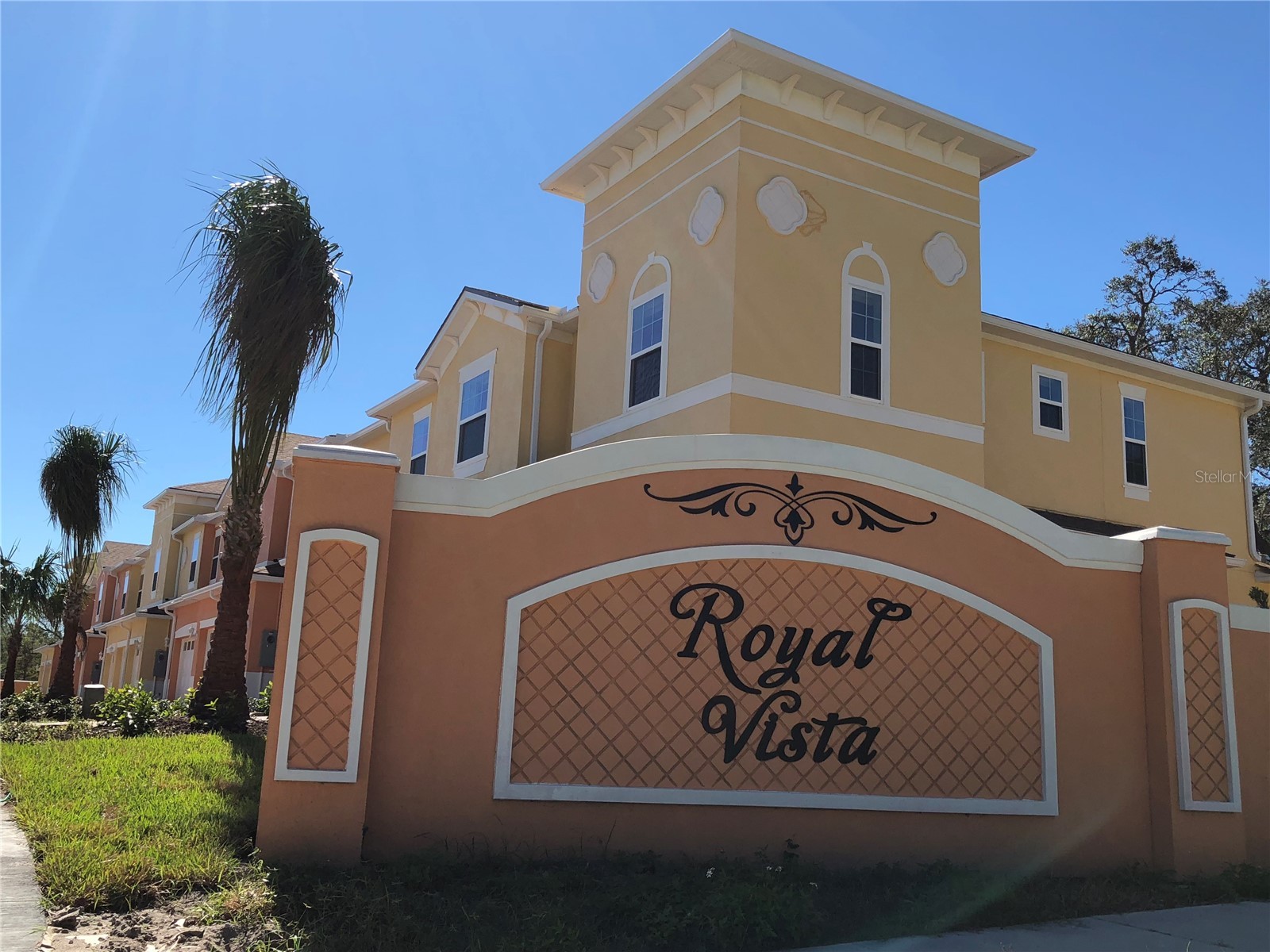 2055 ROYAL VISTA COURT