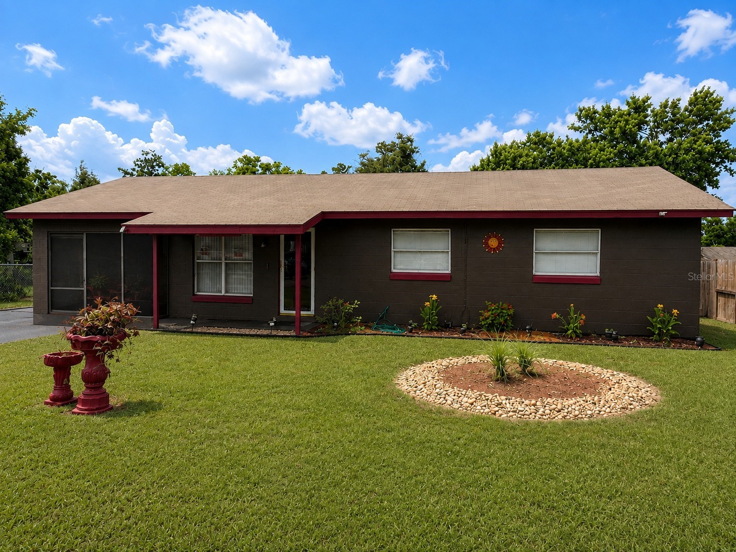 605 LAISY DRIVE