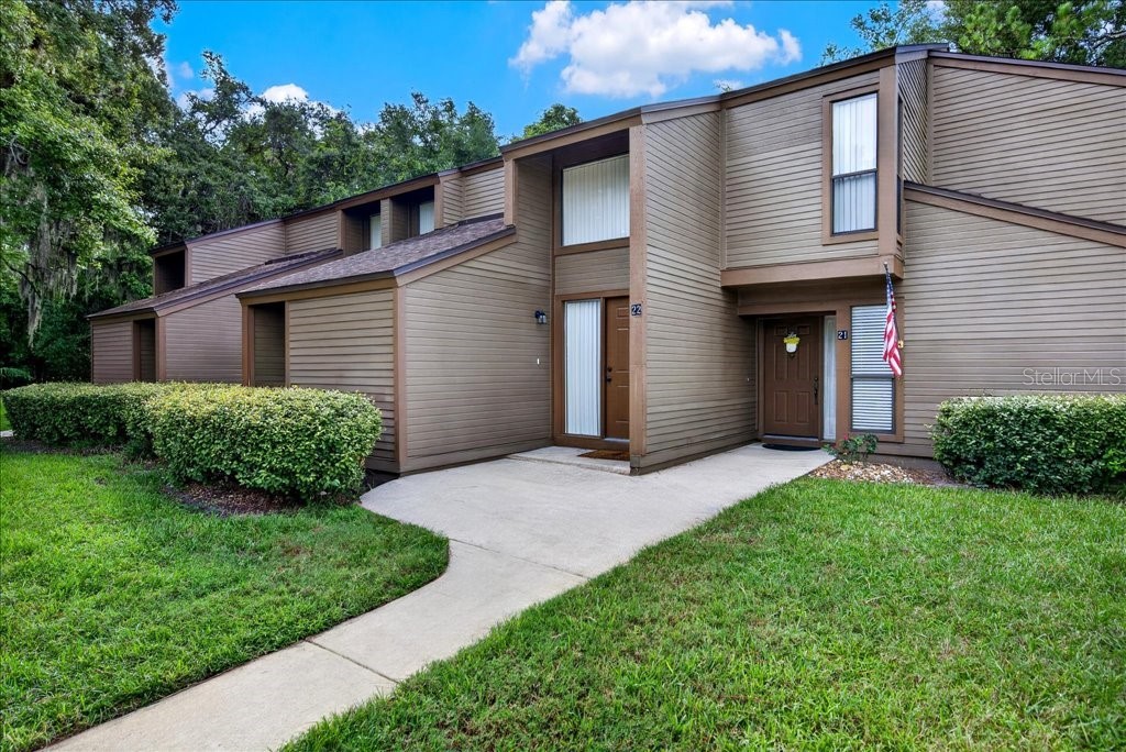 22 OXFORD LANE 22