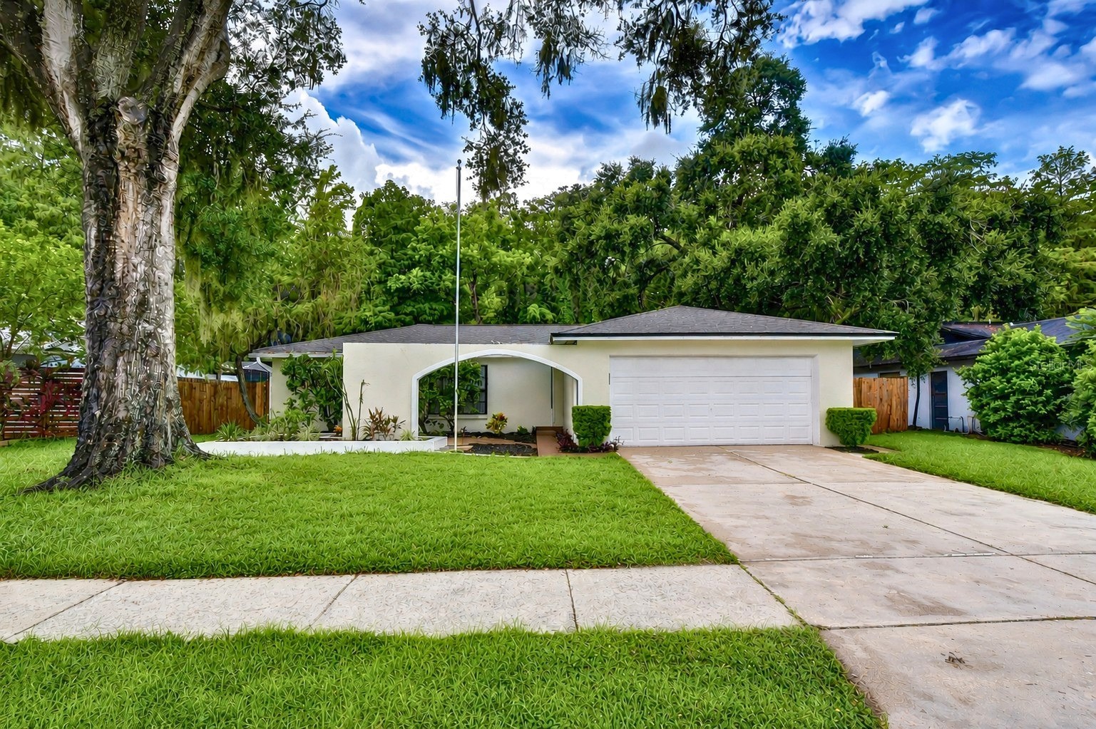 16122 OAKMANOR DRIVE