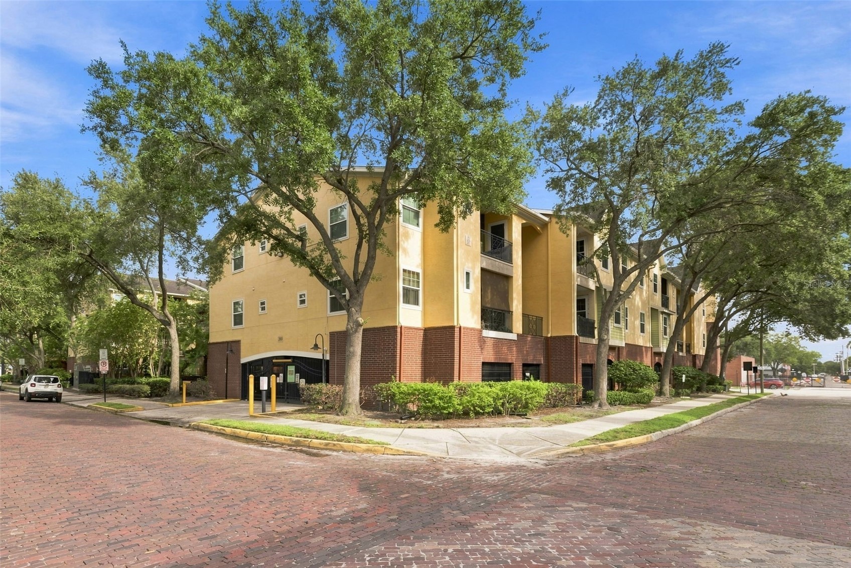 2010 E PALM AVENUE 14320