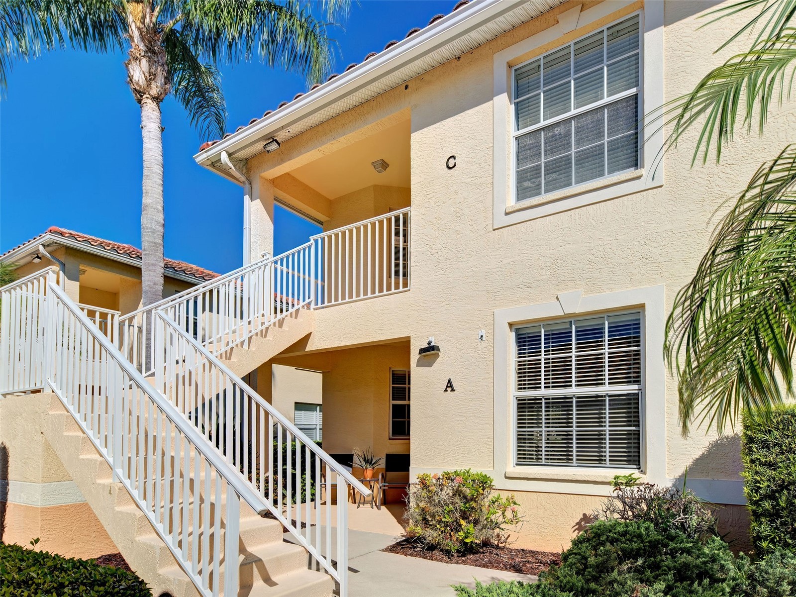 4433 CORSO VENETIA BOULEVARD C18