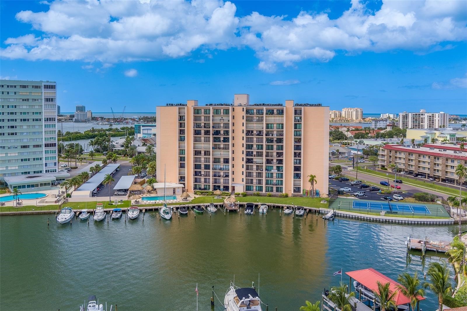 51 ISLAND WAY 909