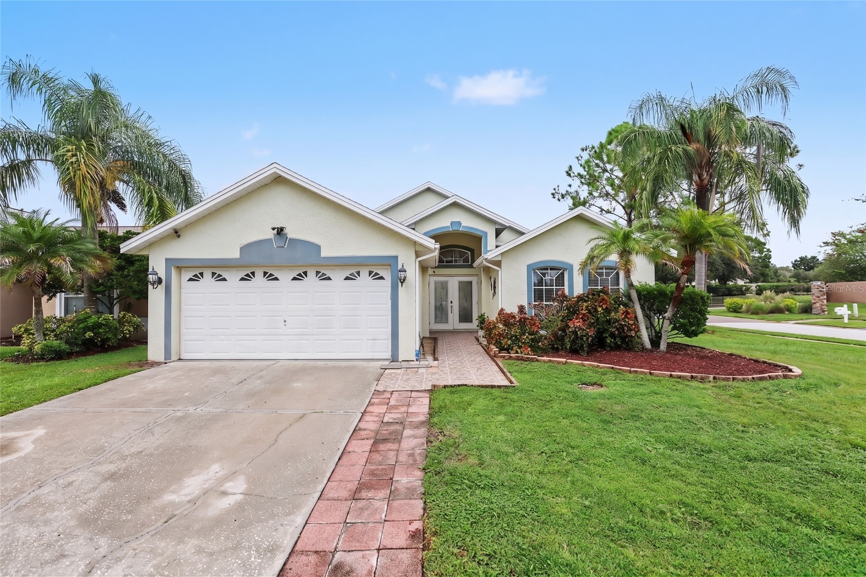 1102 VINETREE DRIVE