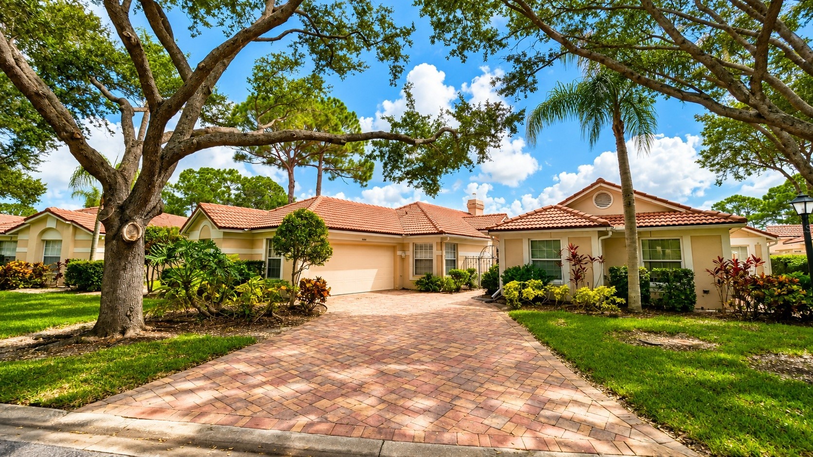4096 LYNDHURST COURT