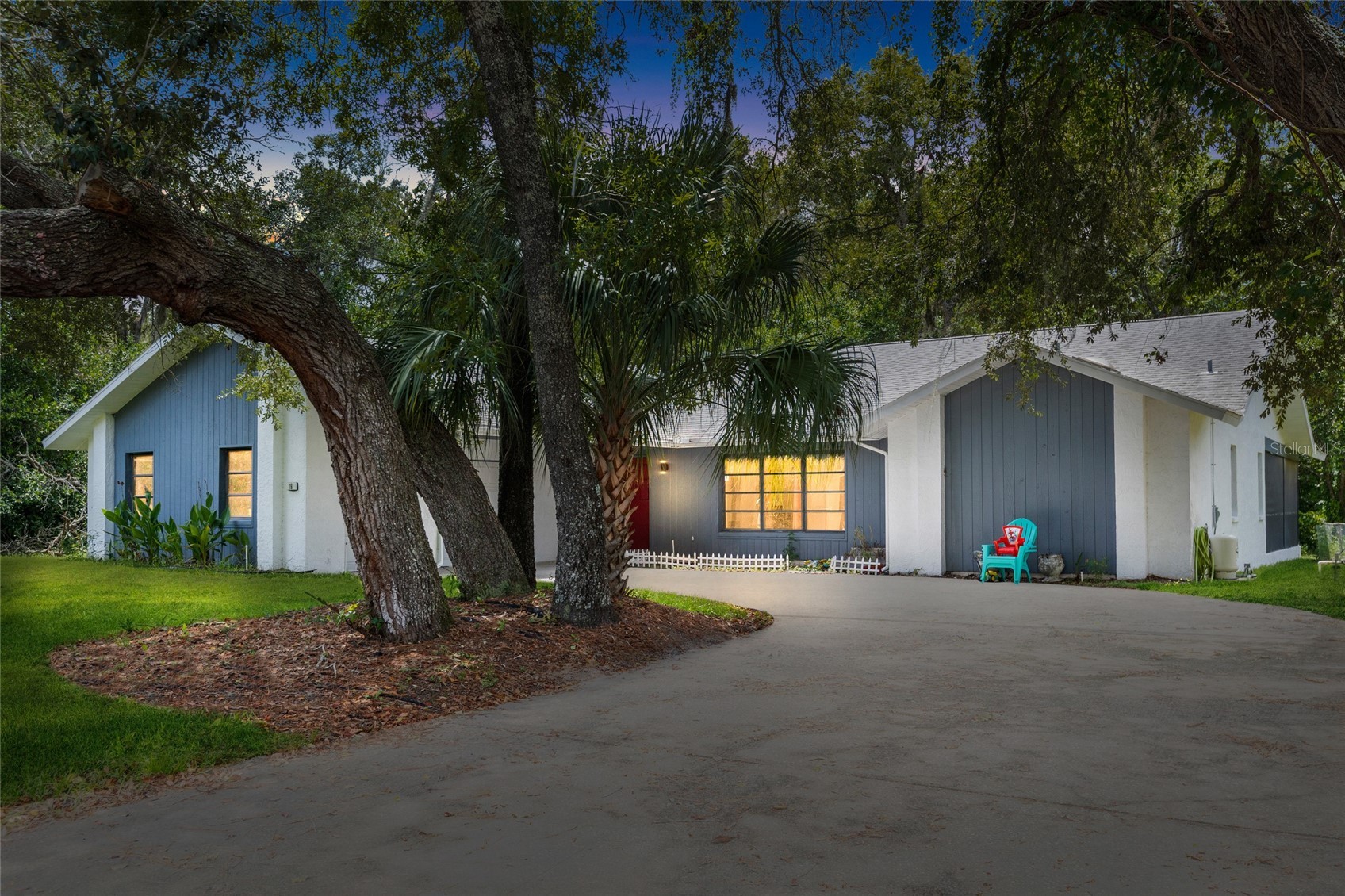 19 HOLLYHOCK COURT