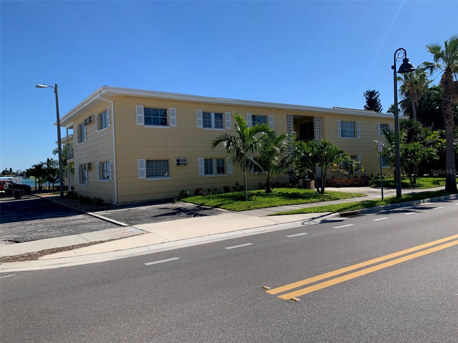 1605 PASS A GRILLE WAY 1
