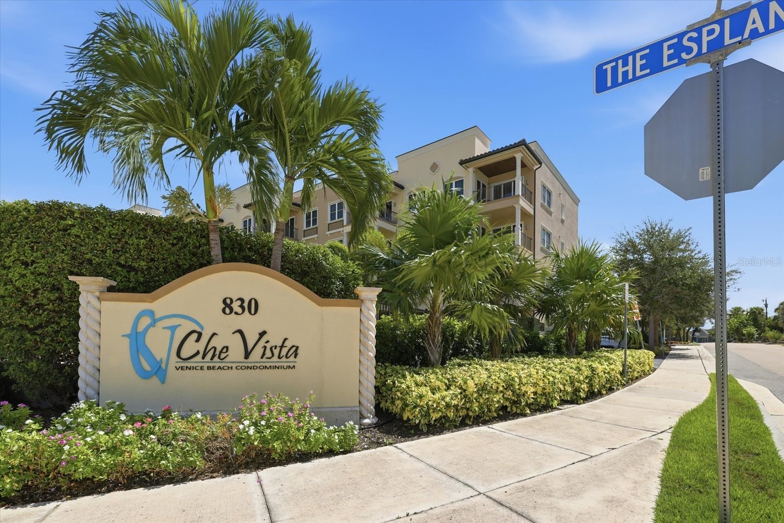 830 THE ESPLANADE N 304