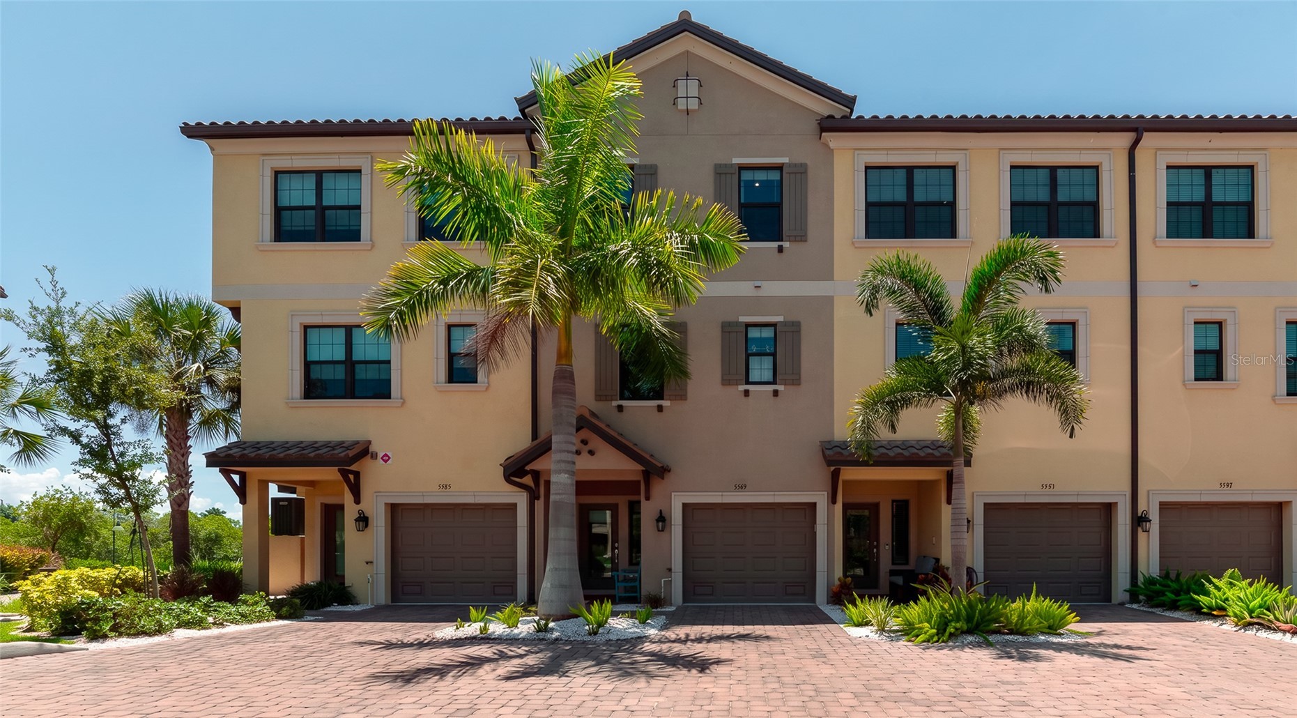 5589 CANNES CIRCLE 4-102