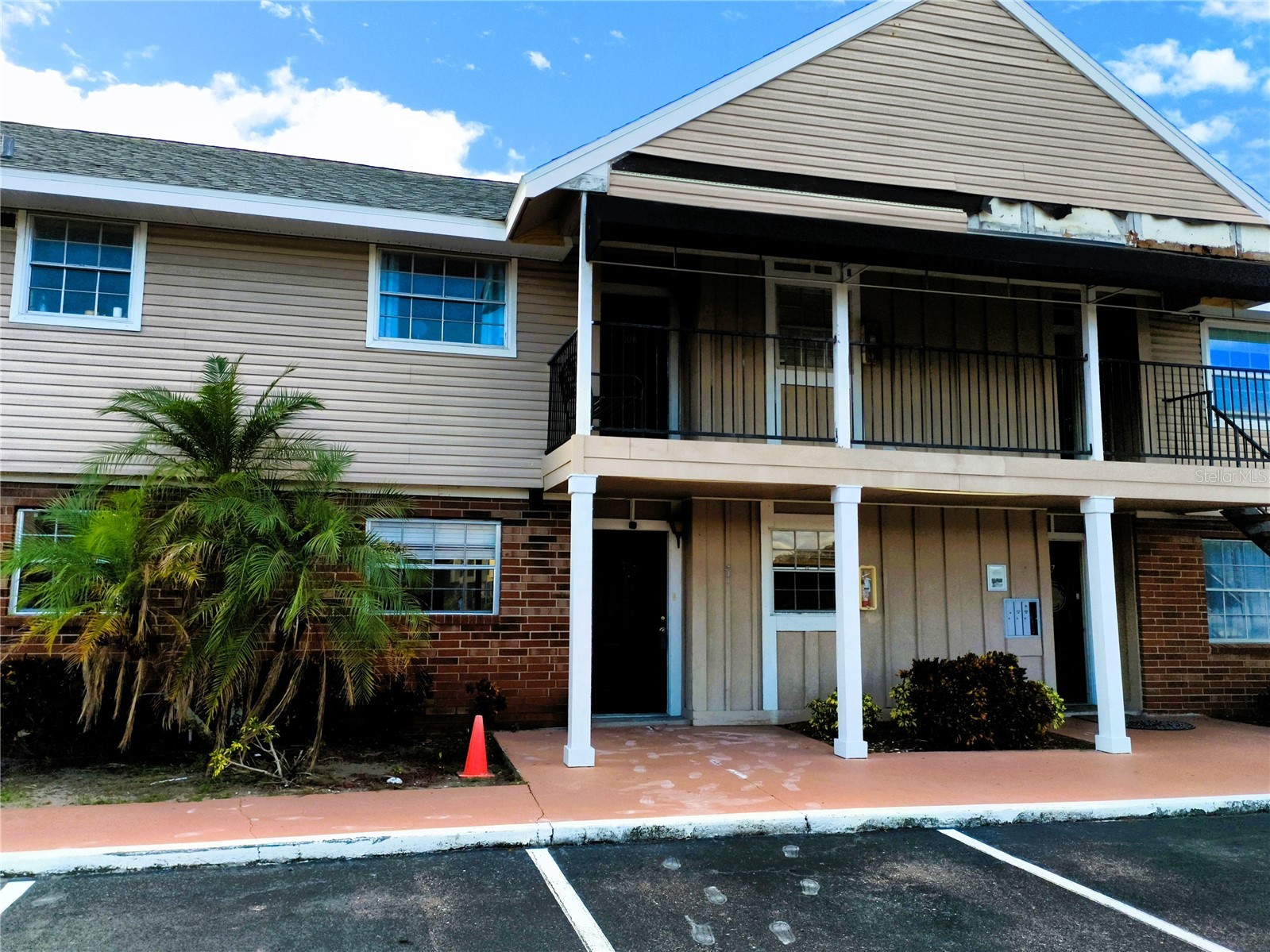 200 COUNTRY CLUB DRIVE 805