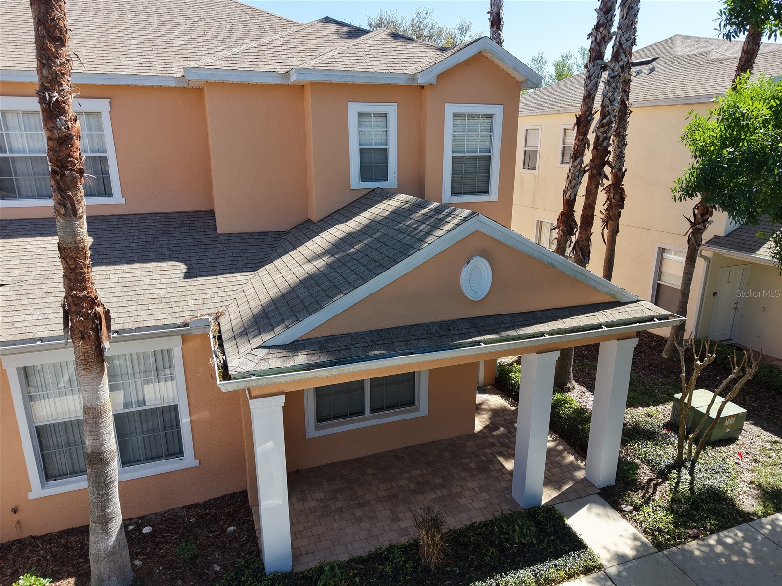 1711 RETREAT CIRCLE