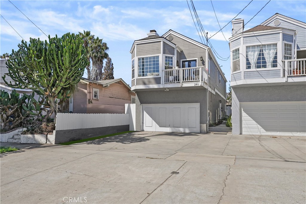 2911 S Pacific