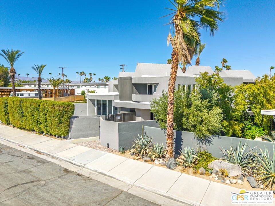 2286 N Junipero Avenue