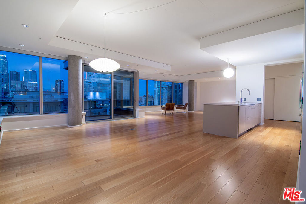 1155 S Grand Avenue 1511