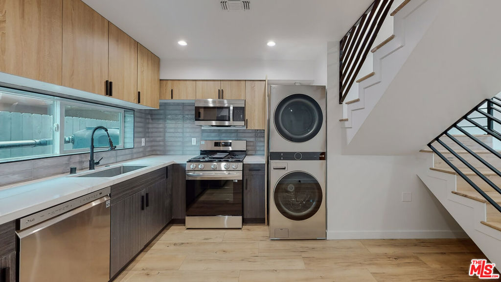 16010 Cantlay Street 1