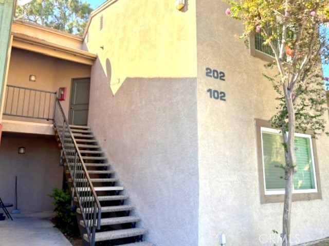 2564 Avenida Del Vista 202