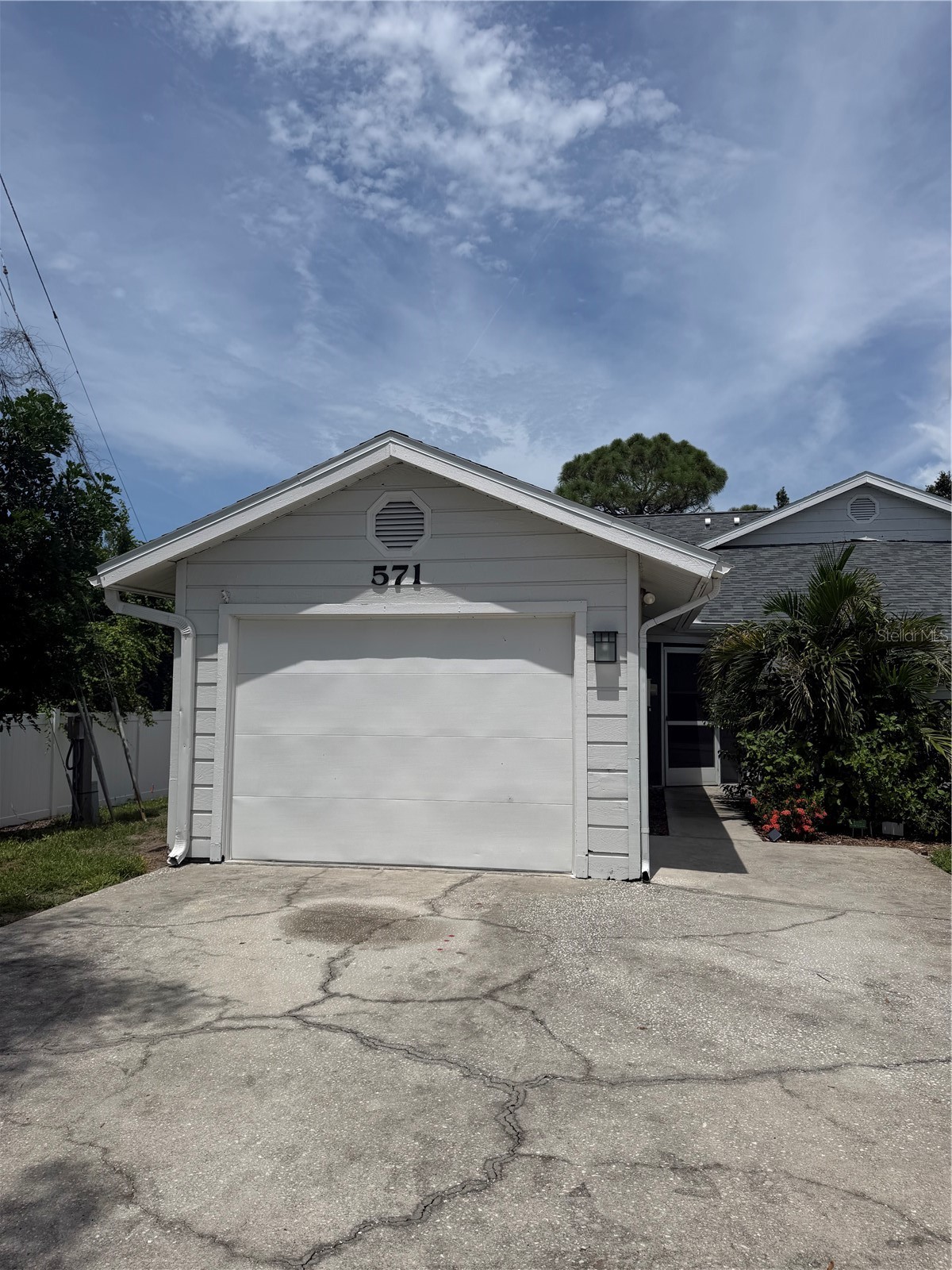 571 MILBURNE CLOSE