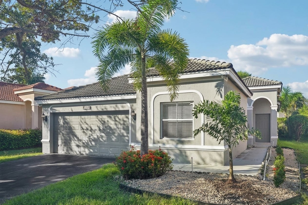1283 CHINABERRY DRIVE