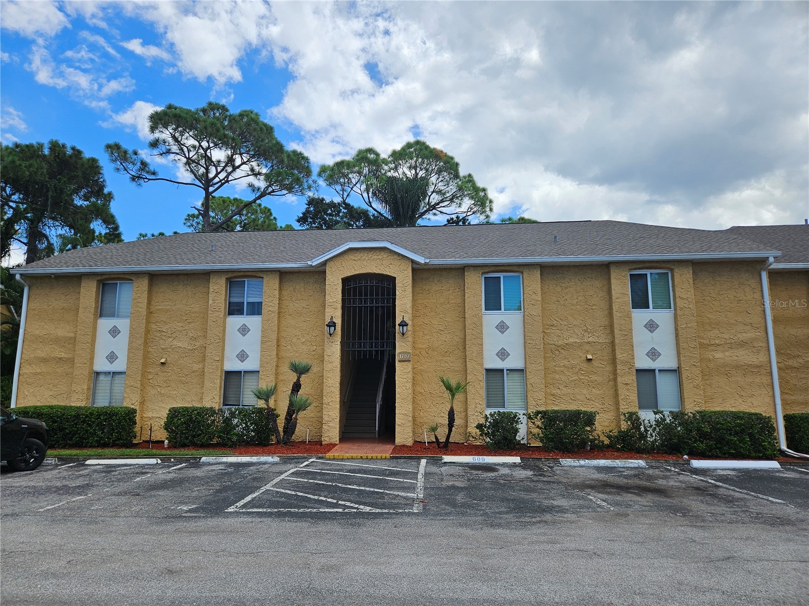 1737 PARAKEET WAY 2