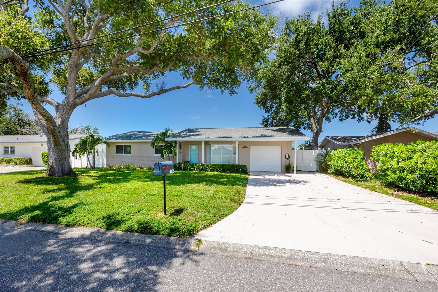 1744 HARBOR CIRCLE E