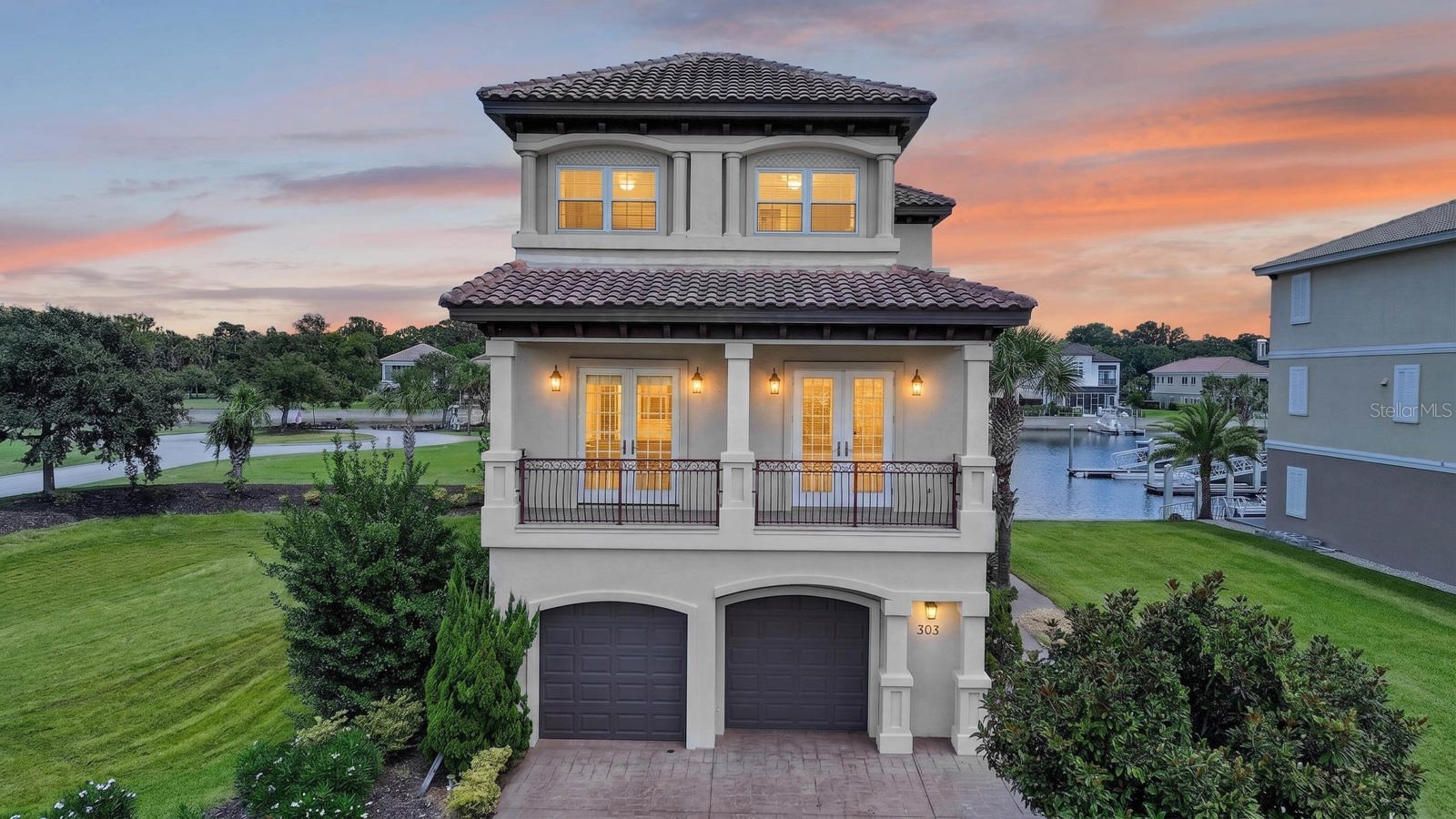 303 YACHT HARBOR DRIVE
