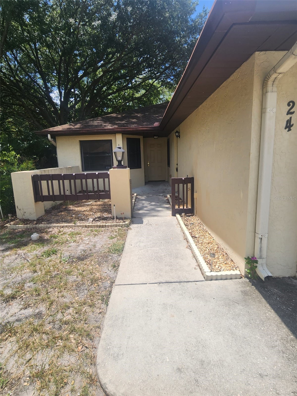 940 FENTON LANE 24
