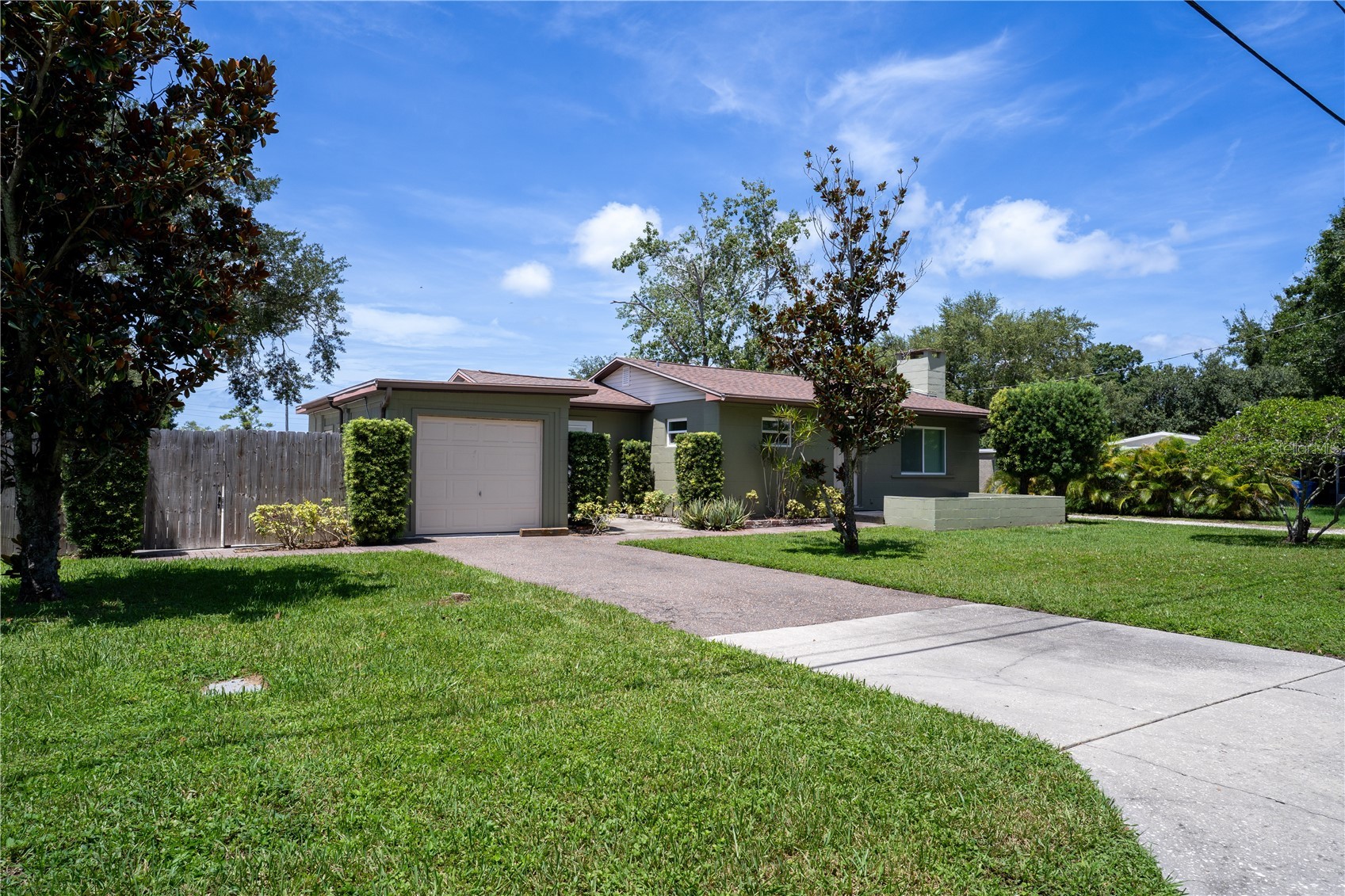 883 SOUTH WIND LANE